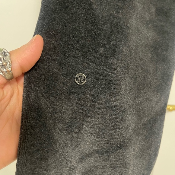 NWOT Women’s Sz 6 (30” Waist) Lululemon Warm Down Joggers Velour Heathers Black - Picture 9 of 13